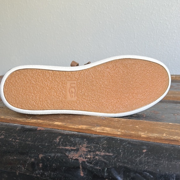 Ugg Zip Olive Sneaker-LEFT FOOT ONLY for amputee/medical. Women’s size 8.5. - Picture 5 of 7